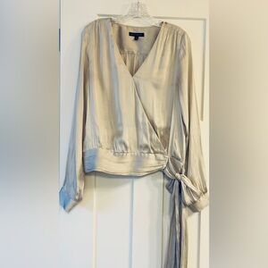 BANANA REPUBLIC Satiny Wrap Tie Blouse in Champagne Size Medium Tall